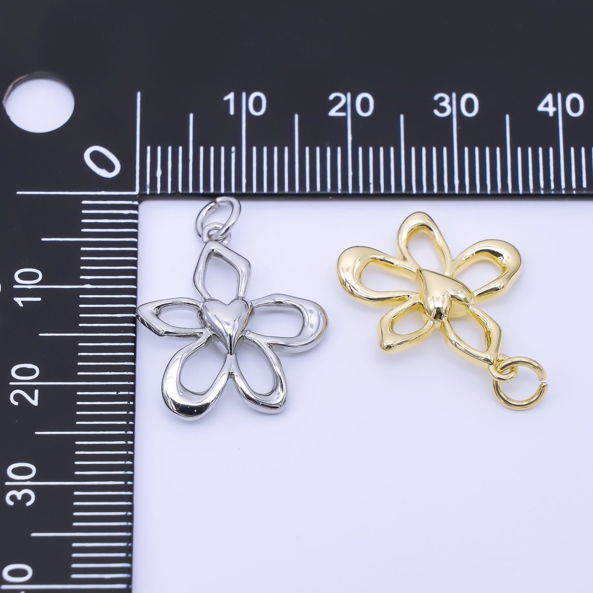 14K Gold Filled 20mm Lovely Flower Daisy Charm | AF1293 - DLUXCA