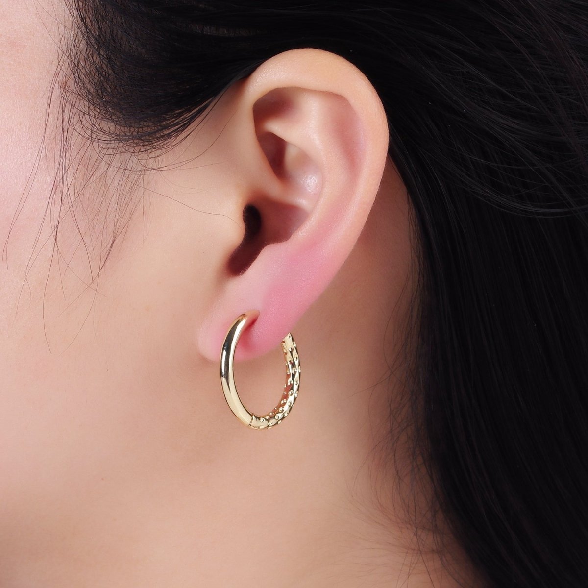 14K Gold Filled 23mm Dotted Hammered Hoop Earrings in Gold & Silver | AE213 - DLUXCA