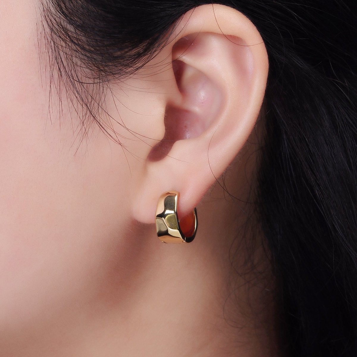 14K Gold Filled Hammered Round Hoop Huggie Earrings | V288 - DLUXCA