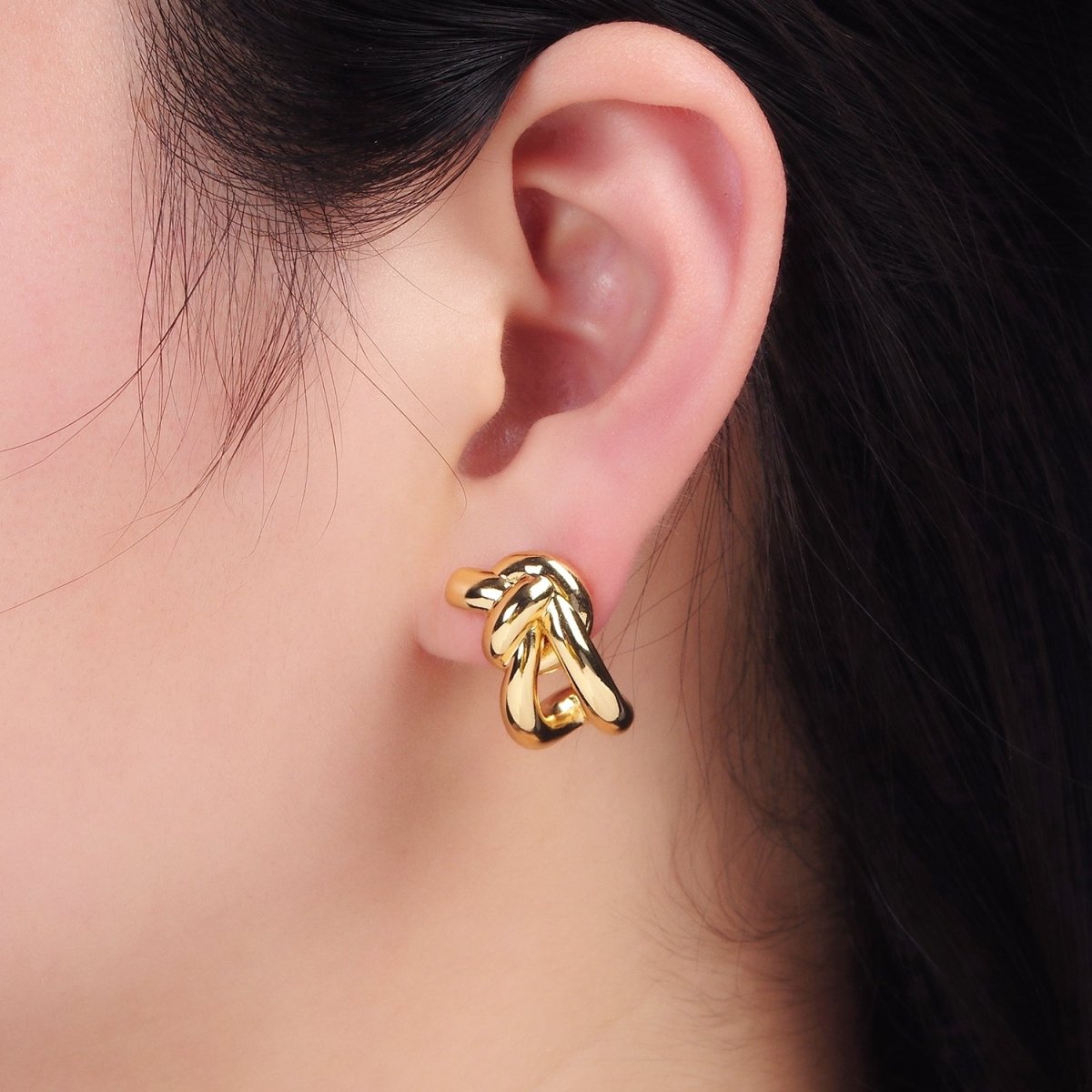 14K Gold Filled Knot Band C-Shaped Hoop Earrings | P506 - DLUXCA