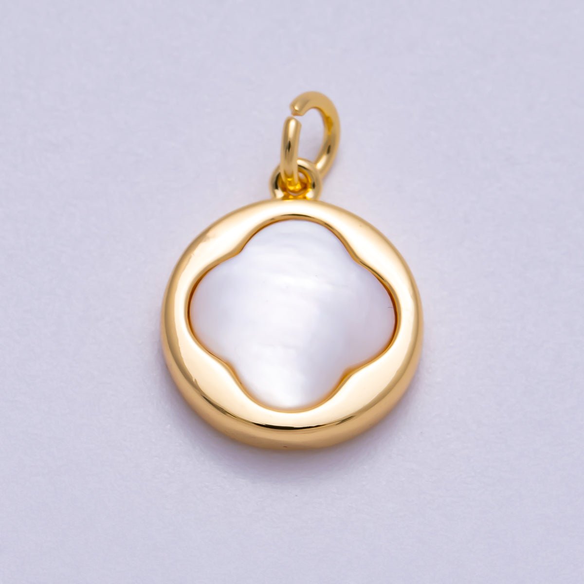 16K Gold Filled 15mm Shell Pearl Lucky Clover Round Charm | Charms - 00590 - DLUXCA