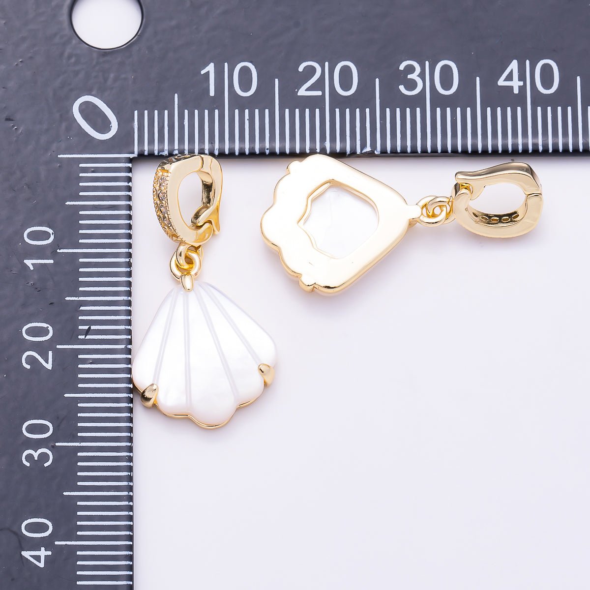 16K Gold Filled 18mm Clam Sea Shell Pearl Micro Paved CZ Snap Latch Bail Pendant | Charms-02018 - DLUXCA