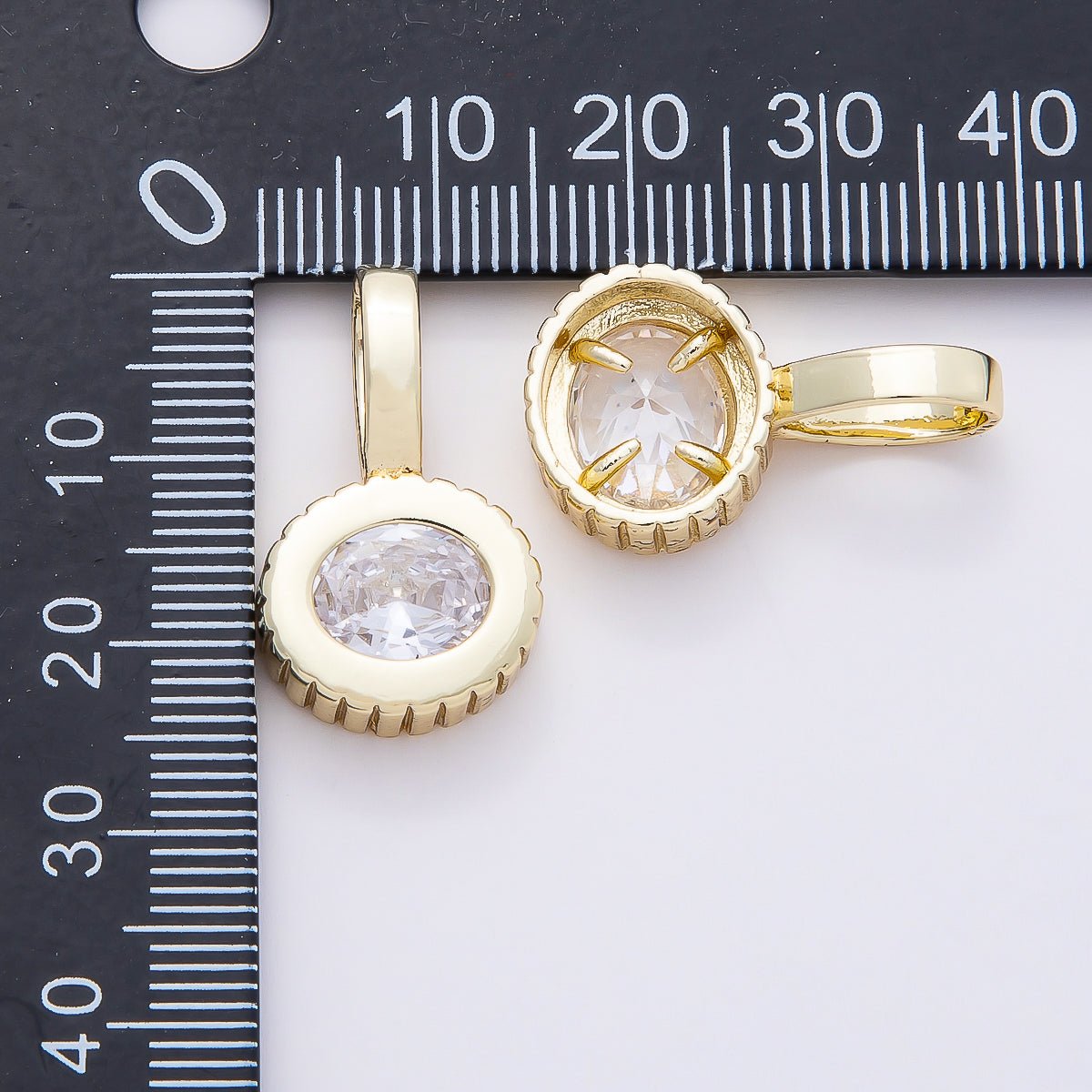 16K Gold Filled 24.5mm Clear CZ Ribbed Round Solitaire Pendant | Charms - 00815 - DLUXCA