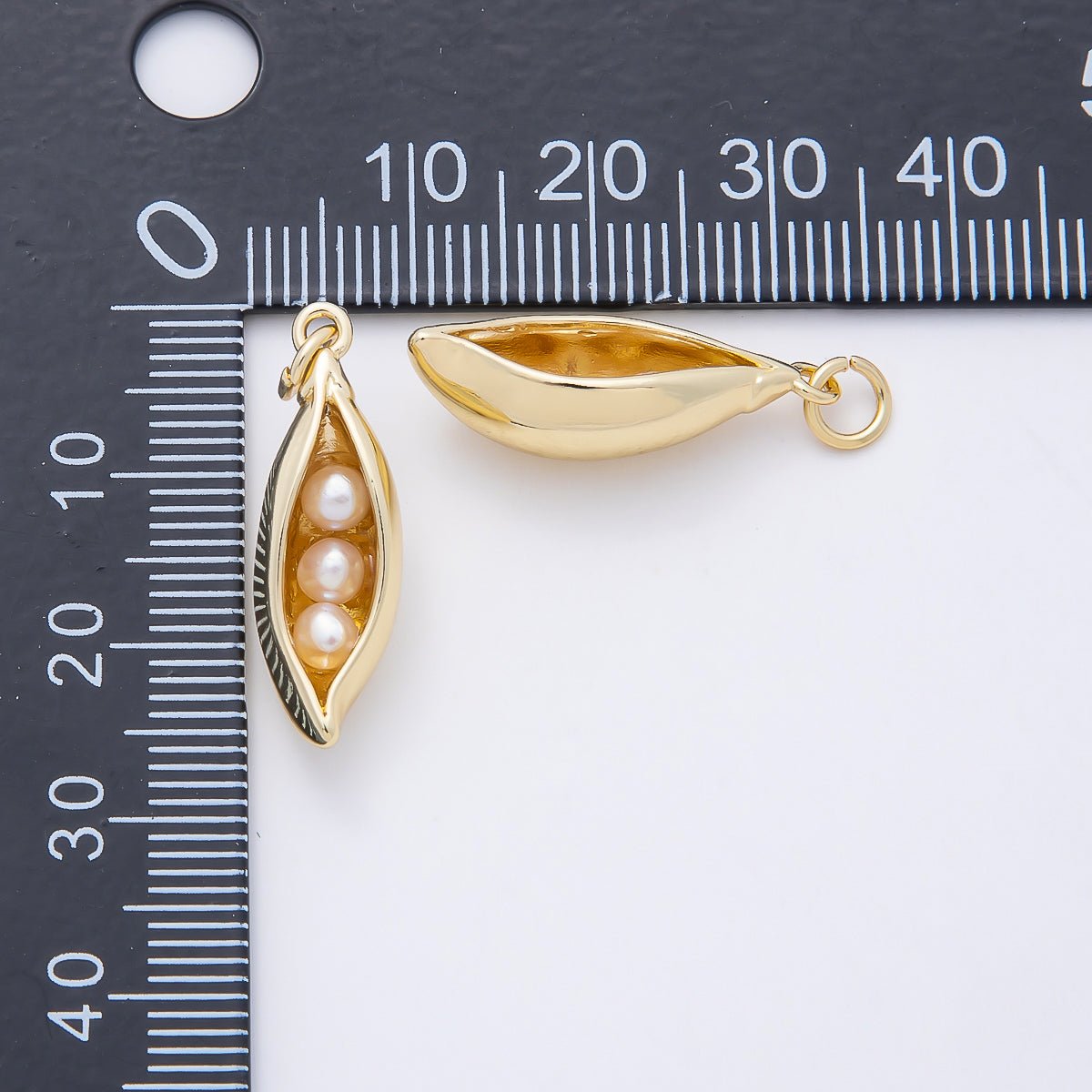 16K Gold Filled 24mm Shell Pearl Pea Pod 3D Multidimensional Charm | Charms-00956 - DLUXCA