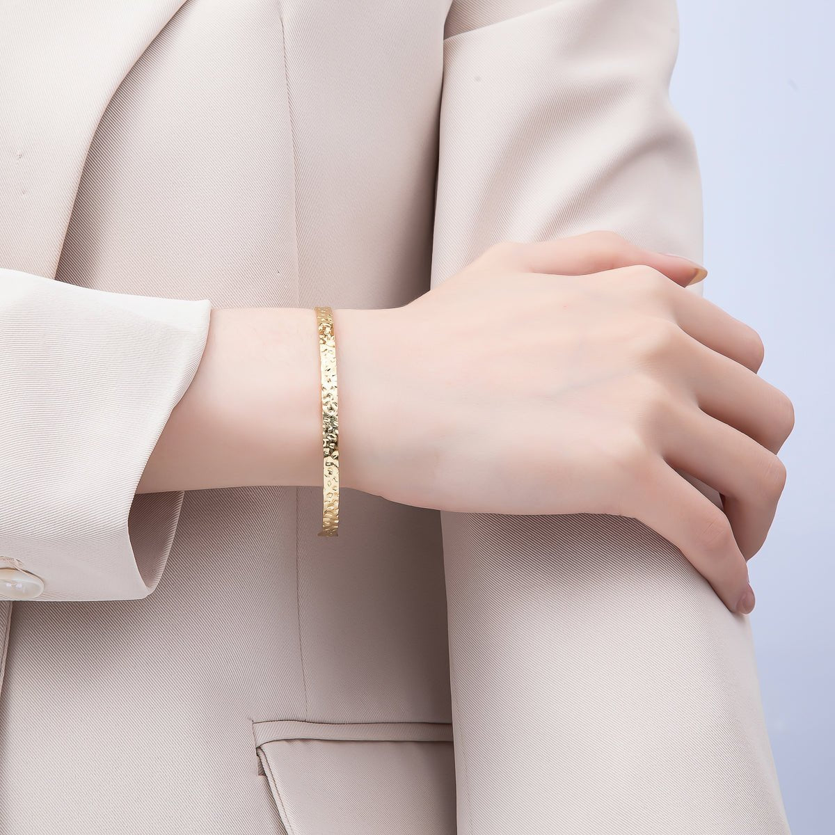 16K Gold Filled 4.5mm Geometric Hammered Cuff Bracelet | WA - 04412 - DLUXCA