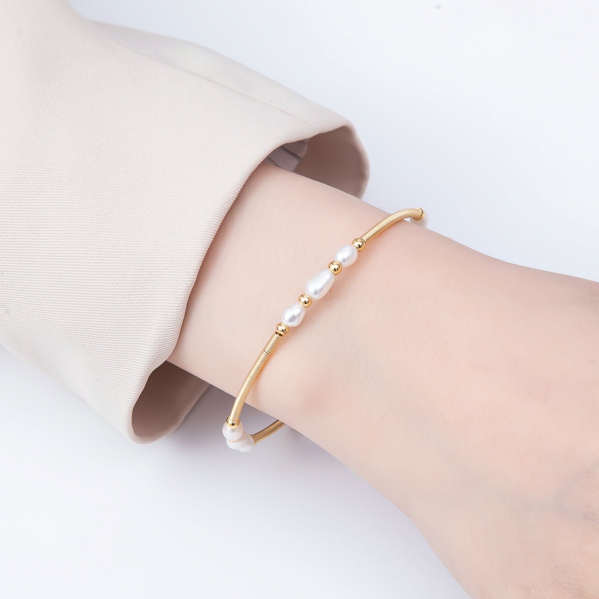 16K Gold Filled 4mm Freshwater Pearl Coil Wire Cuff Bangle Bracelet | WA - 04467 - DLUXCA