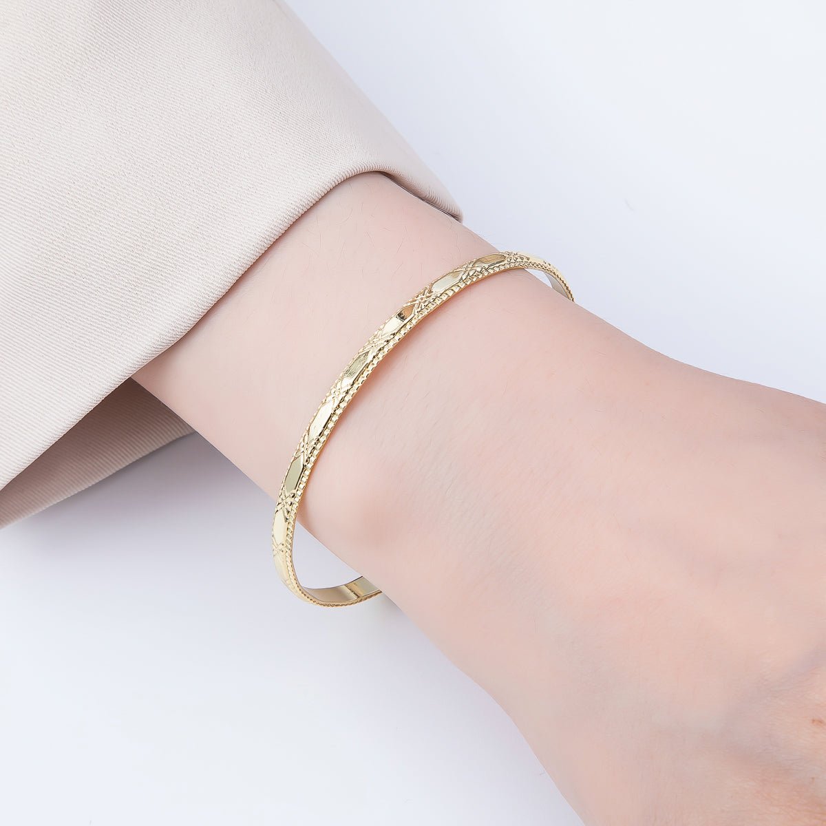 16K Gold Filled 4mm Line - Textured Croissant Ribbed Cuff Bracelet | WA - 04411 - DLUXCA
