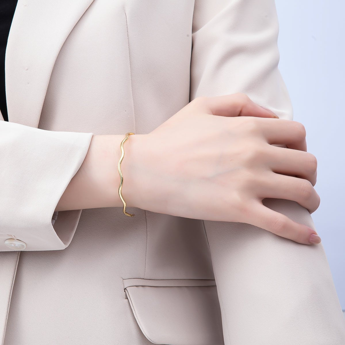 16K Gold Filled 4mm Minimalist Wavy Cuff Bracelet | WA - 04422 - DLUXCA