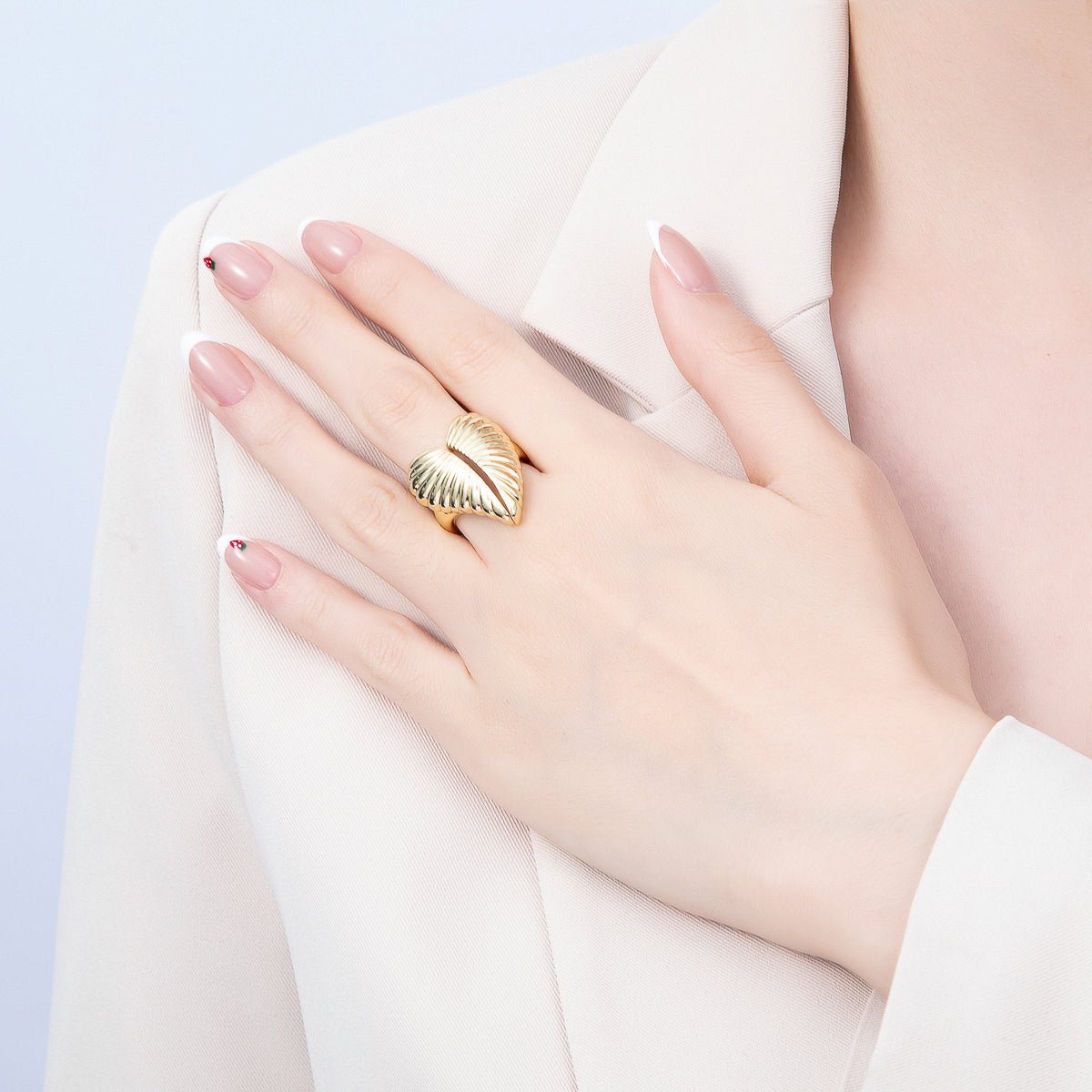 16K Gold Filled Lined Ribbed Chubby Heart Palm Leaf Ring | Rings-00351 - DLUXCA
