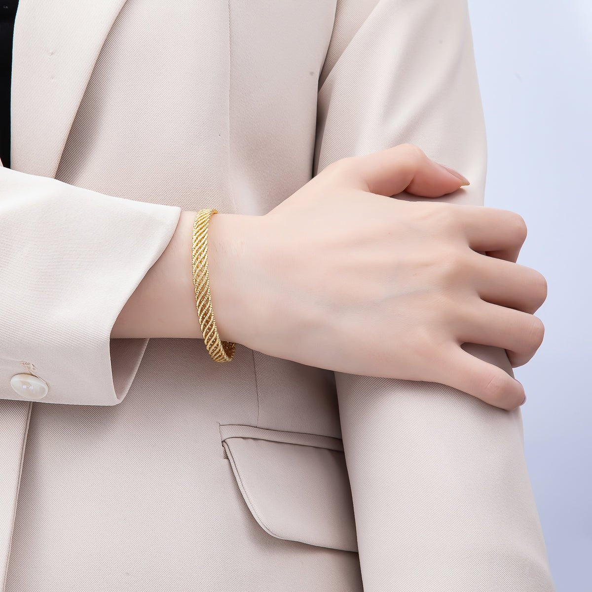 16K Gold Filled Wide Round Twisted Rope Cuff Bracelet | WA - 04374 - DLUXCA