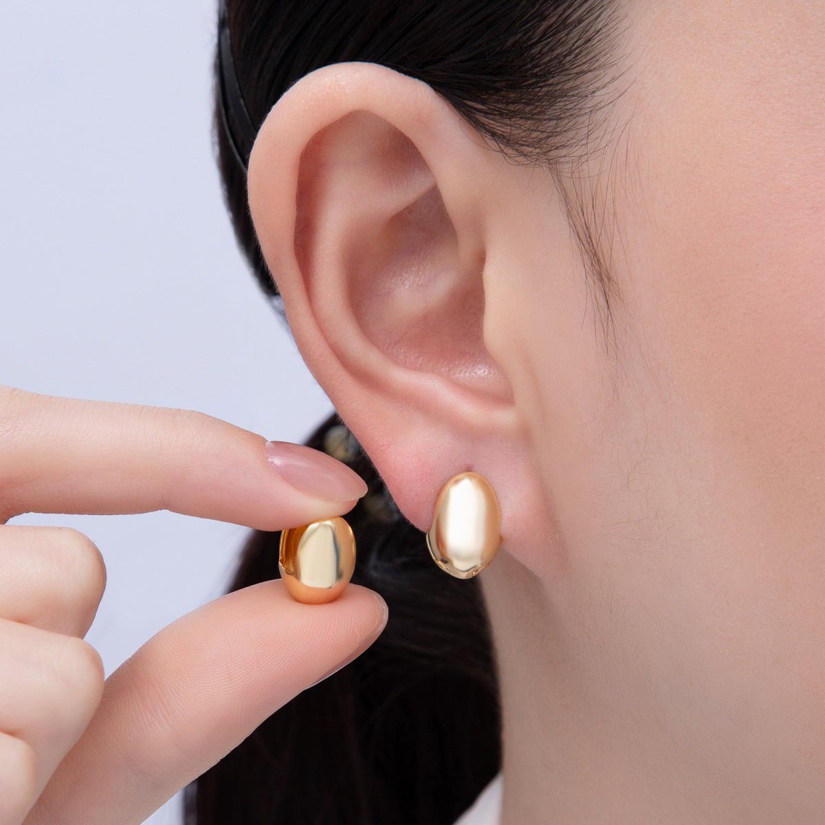 18K Gold Filled 13.5mm Oval Dome Huggie Earrings | Q373 - DLUXCA