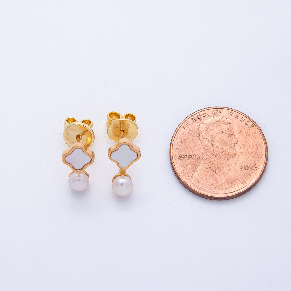 18K Gold Filled 13.5mm Shell Pearl Clover Drop Stud Earrings | AE829 - DLUXCA