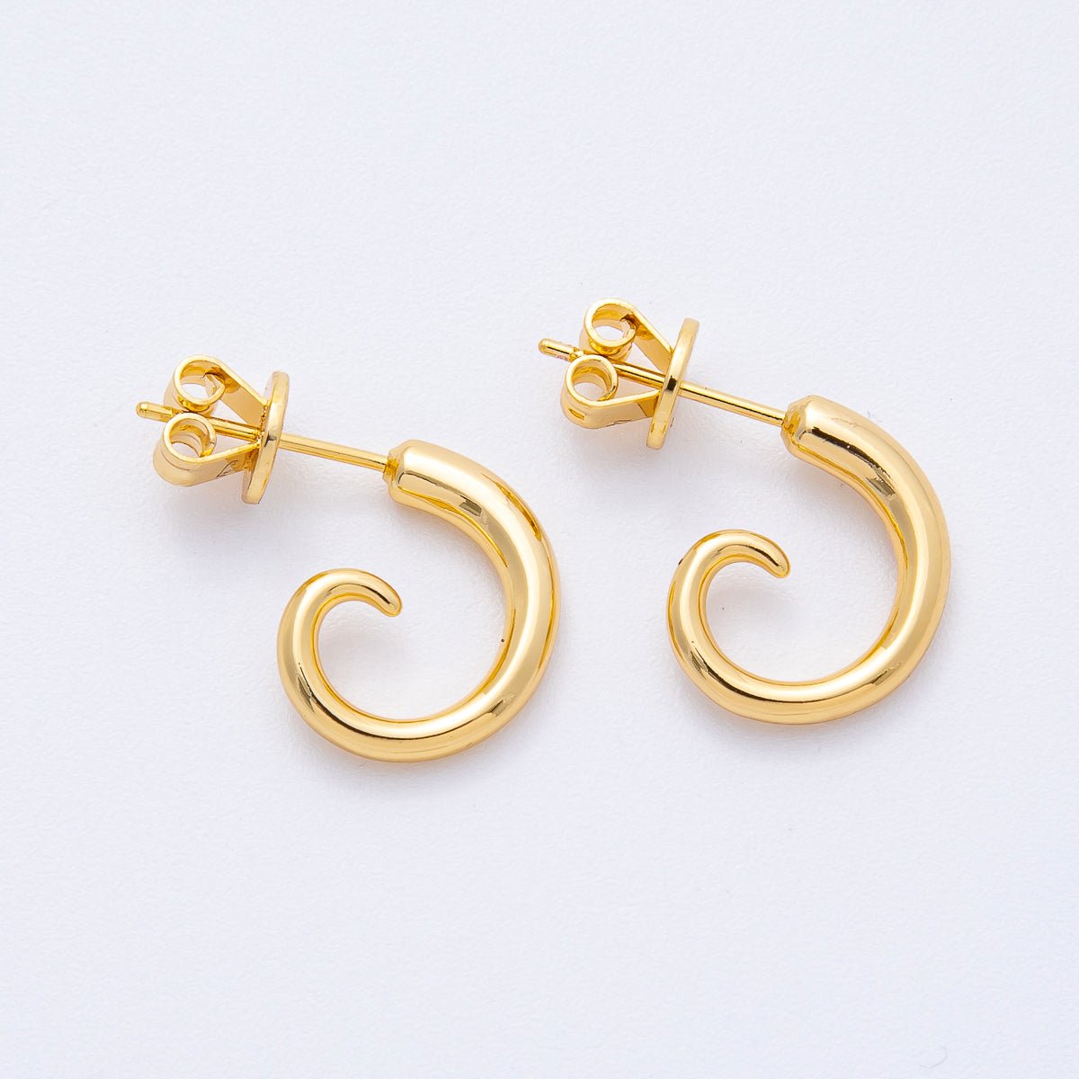 18K Gold Filled 15mm Minimalist Curled C - Shaped Hoop Earrings | AD1667 - DLUXCA