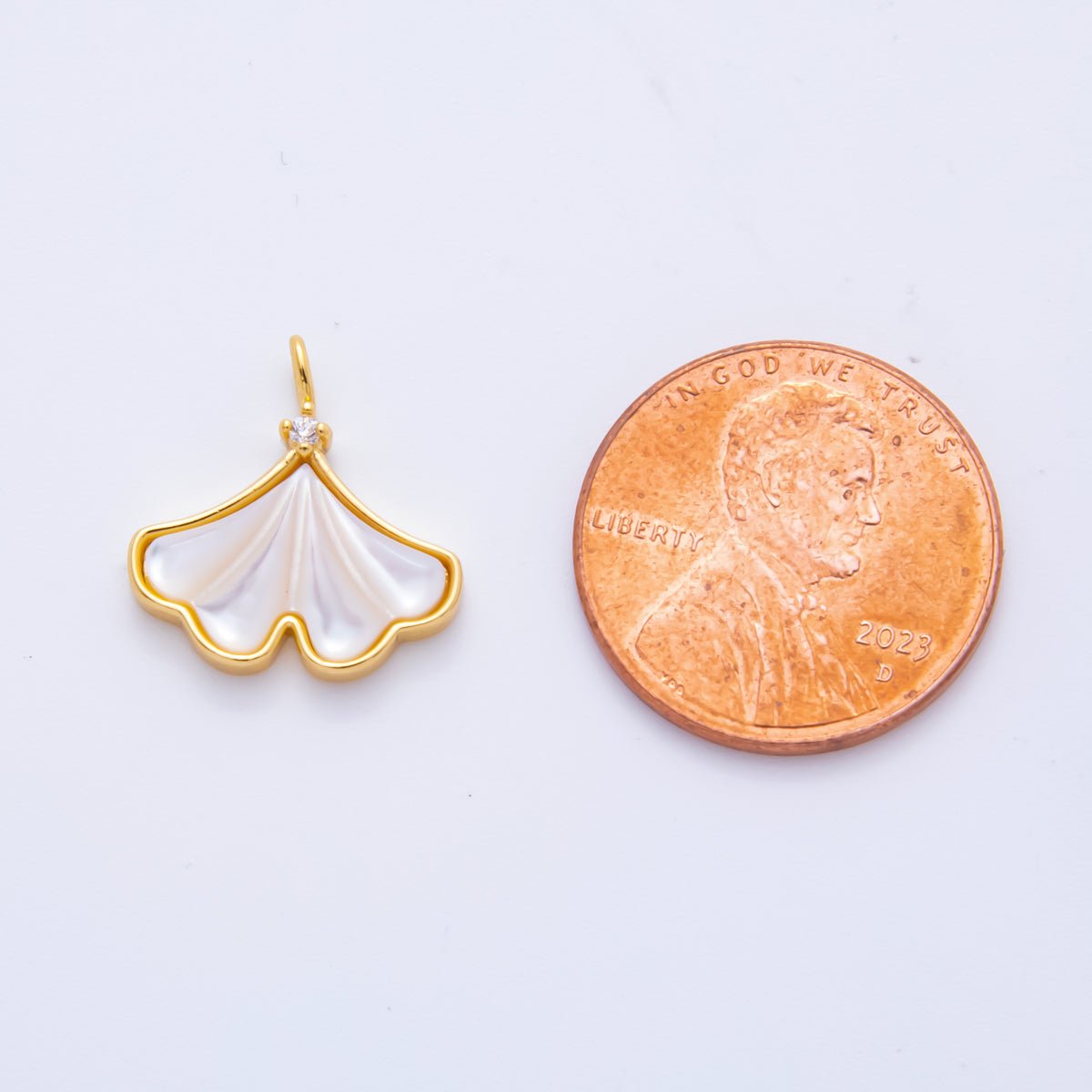 18K Gold Filled 15mm Mother of Pearl Fan - Shaped Mermaid Tail Charm | AH - 920 - DLUXCA