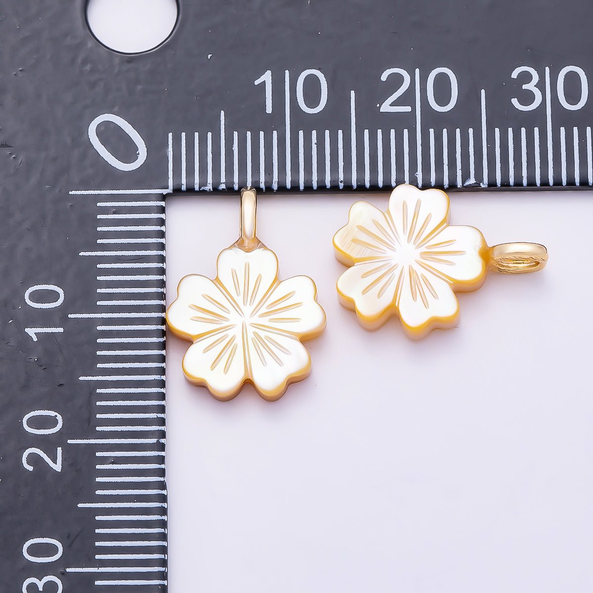18K Gold Filled 16.5mm Lined Shell Pearl Flower Double Sided Pendant | Charms-01323 - DLUXCA
