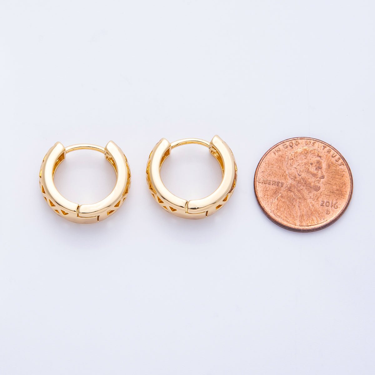18K Gold Filled 16mm Wide Geometric Lined Filigree Huggie | Earrings - 00220 - DLUXCA