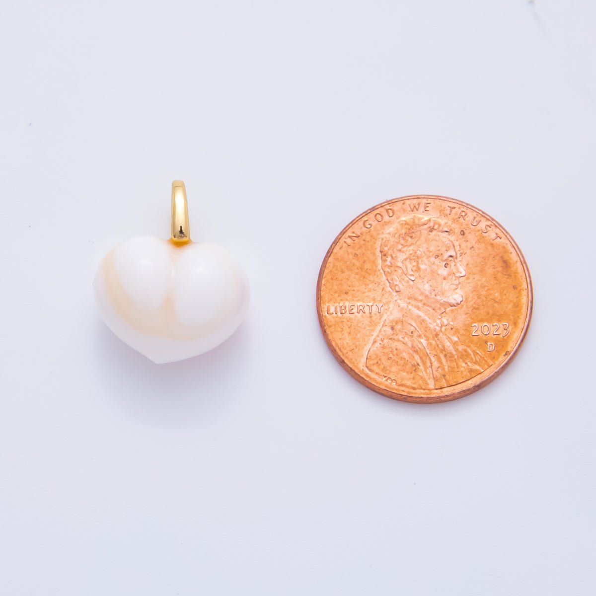 18K Gold Filled 17mm Natural Gemstone White Heart Empress Shellfish Charm | AH - 944 - DLUXCA