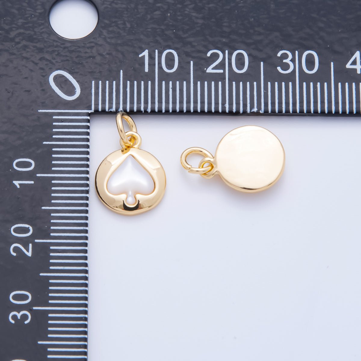 18K Gold Filled 19mm Shell Pearl Spade Poker Pendant | AH - 915 - DLUXCA