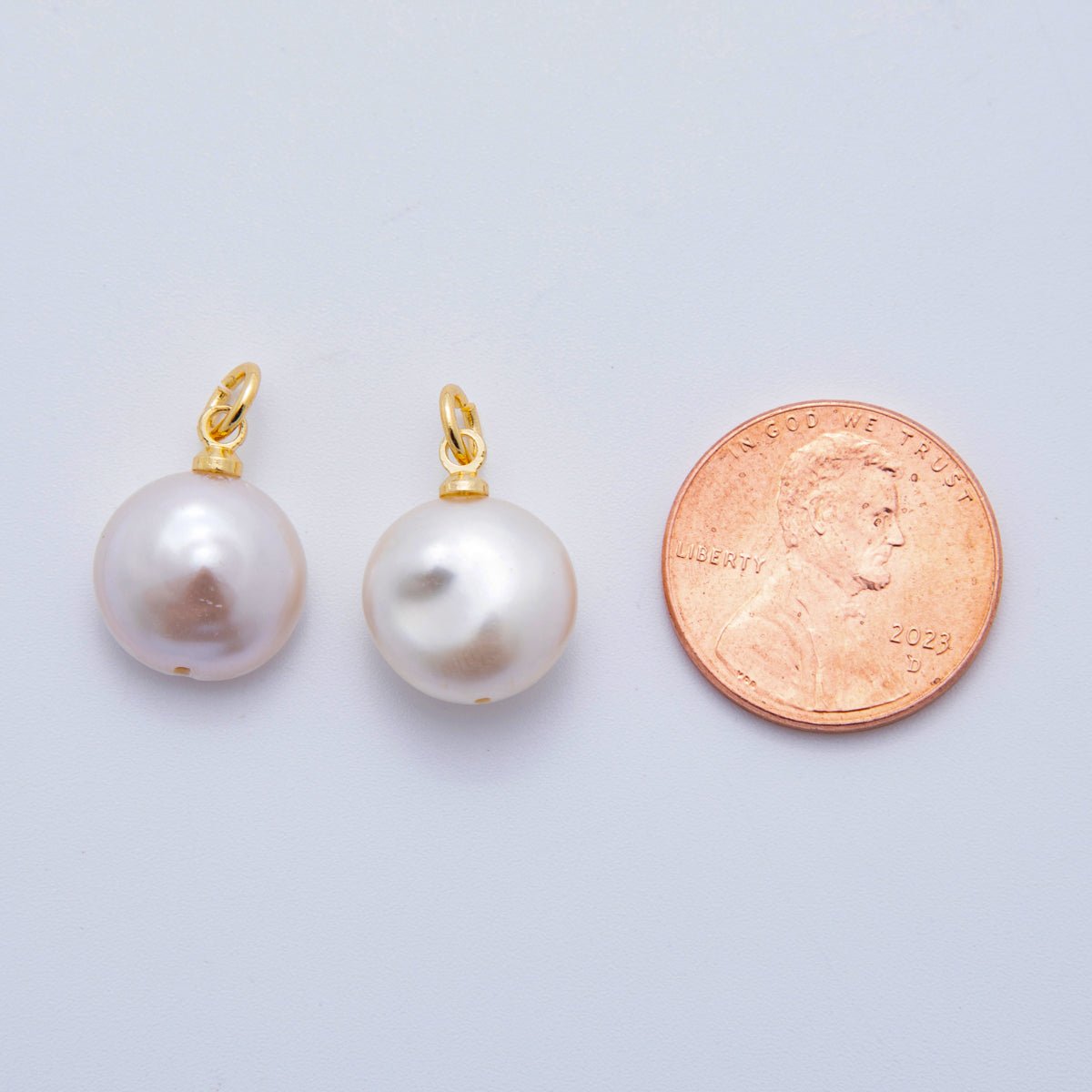 18K Gold Filled 19mm White Freshwater Round Pearl Charm | AF624 - DLUXCA