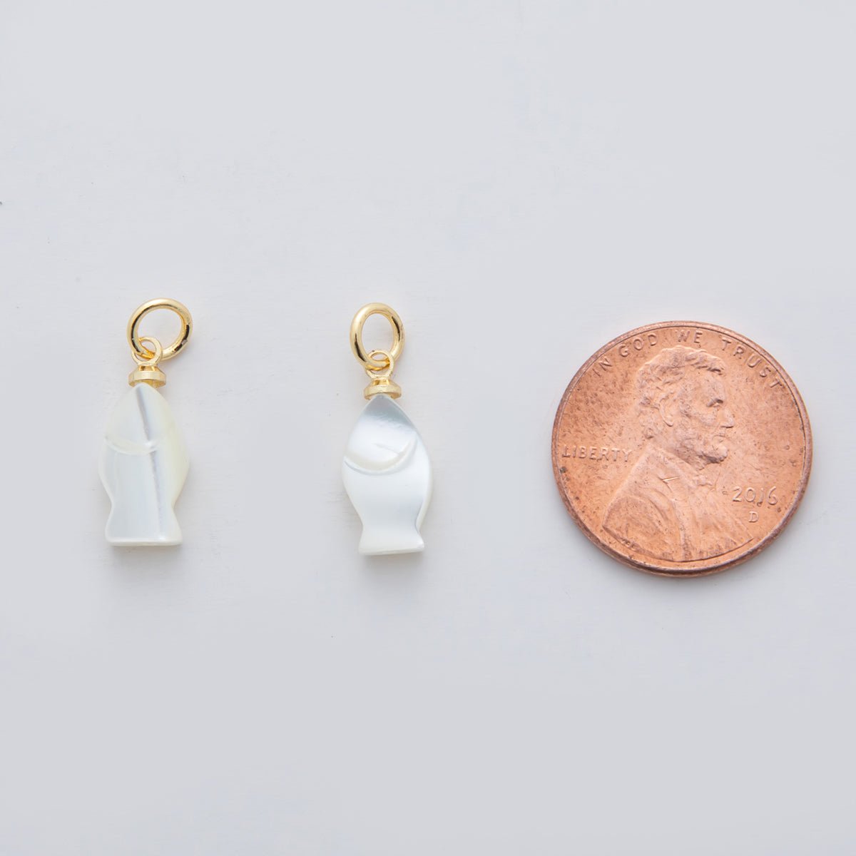 18K Gold Filled 20mm White Shell Pearl Fish Charm | M860 - DLUXCA