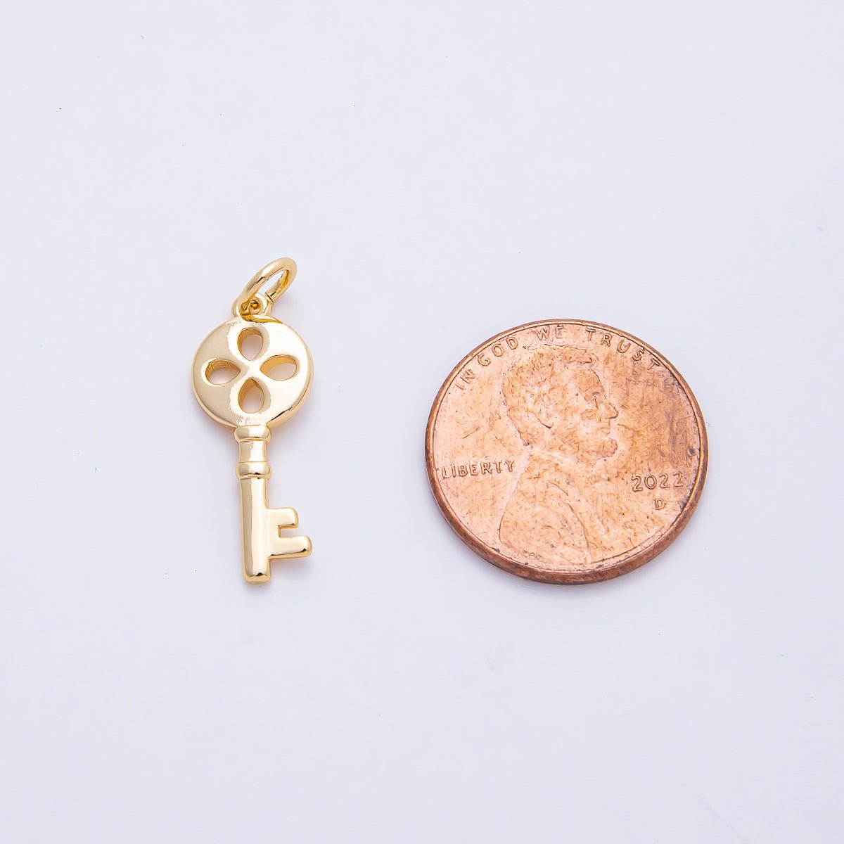 18K Gold Filled 21mm Minimalist Four Leaf Clover Key Charm | AF1461 - DLUXCA