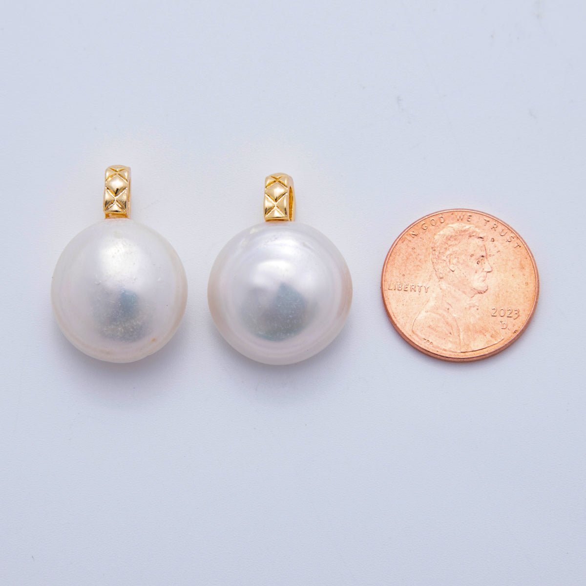 18K Gold Filled 22mm Freshwater True Circle Round Pearl Charm | AF621 - DLUXCA