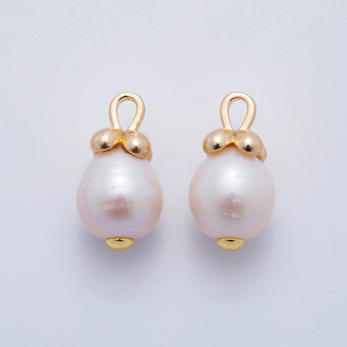18K Gold Filled 23.5mm White Shell Halo Round Pearl Charm | AF626 - DLUXCA