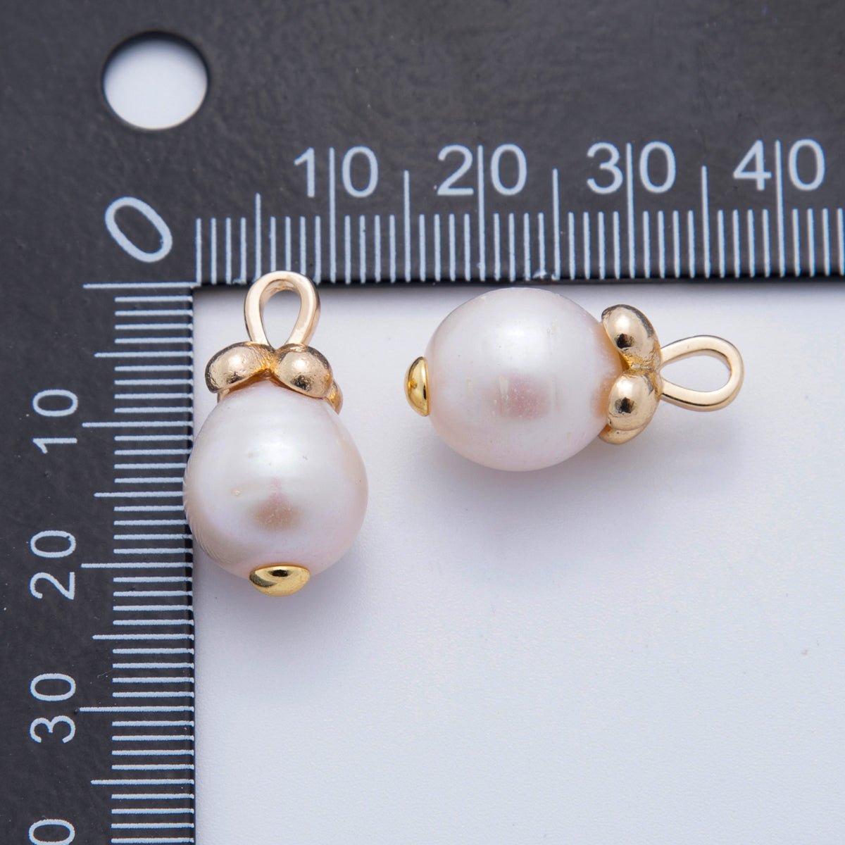 18K Gold Filled 23.5mm White Shell Halo Round Pearl Charm | AF626 - DLUXCA