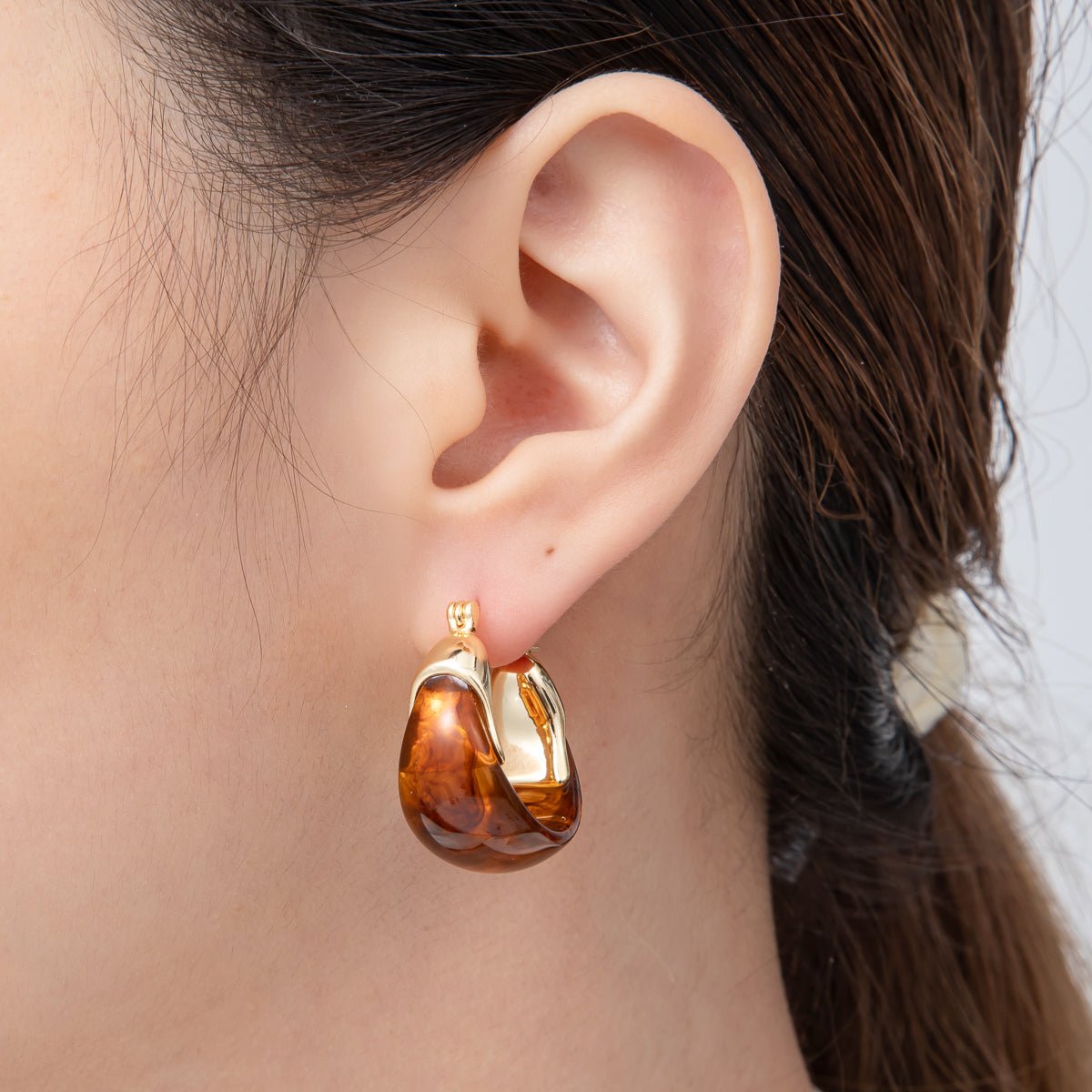 18K Gold Filled 25mm Brown, White, Blue, Black Resin Molten Gold Latch Hoops Earrings | AJ261 - AJ264 - DLUXCA