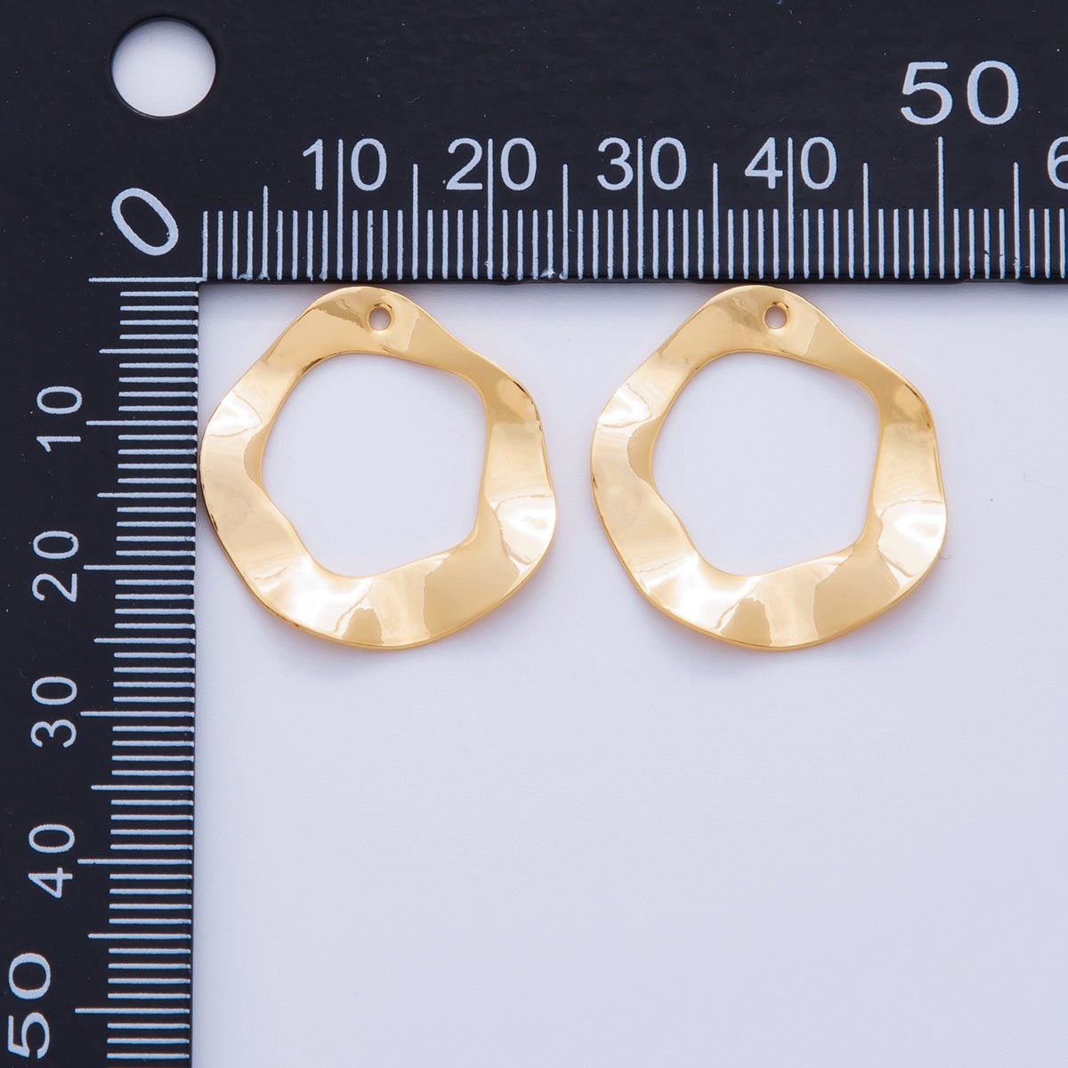 18K Gold Filled 25mm Hammered Abstract Donut Thin Charm Finding | Z1182 - DLUXCA