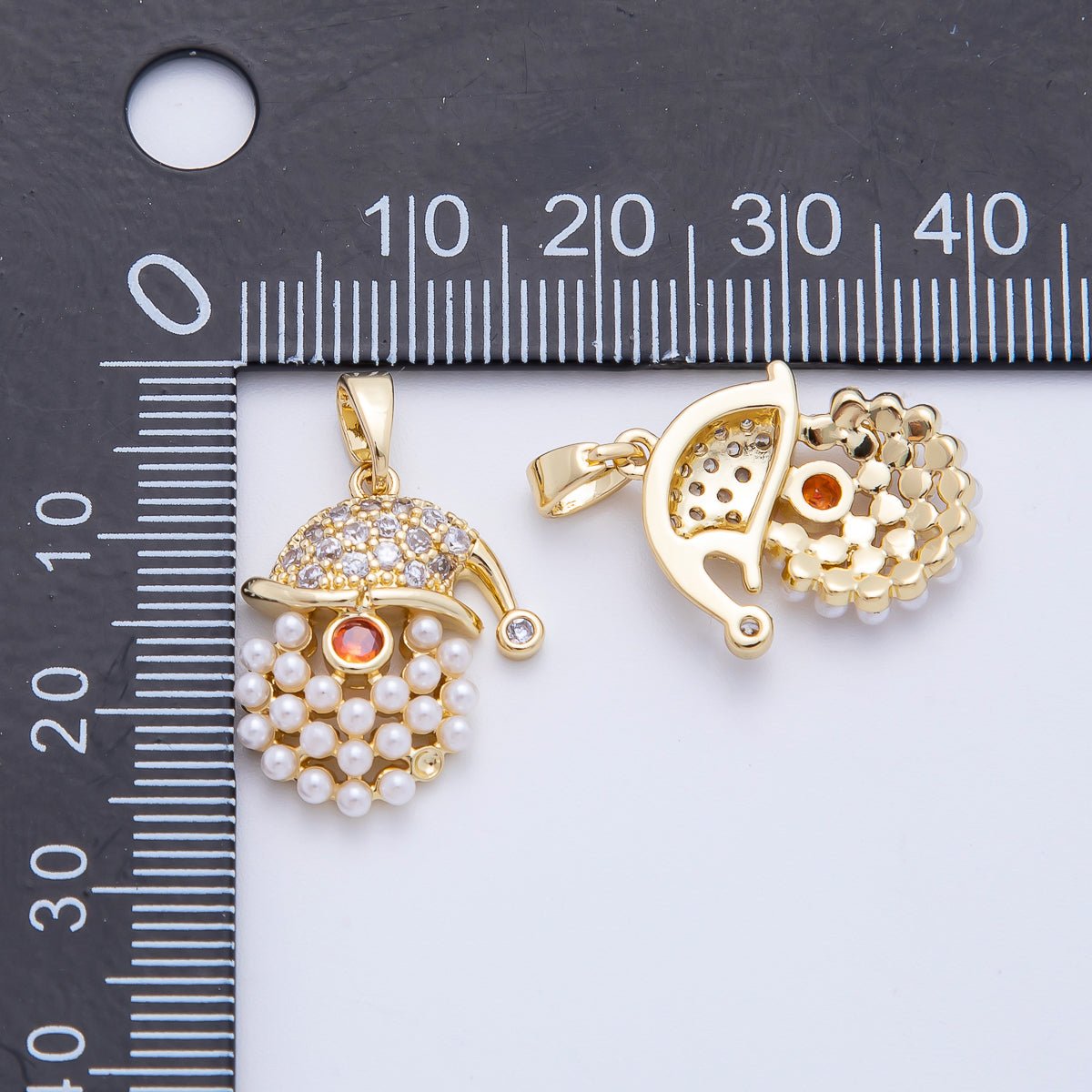 18K Gold Filled 25mm Round CZ Santa Claus Saint Nicholas Shell Pearl Beard Christmas Pendant | AF1143 - DLUXCA