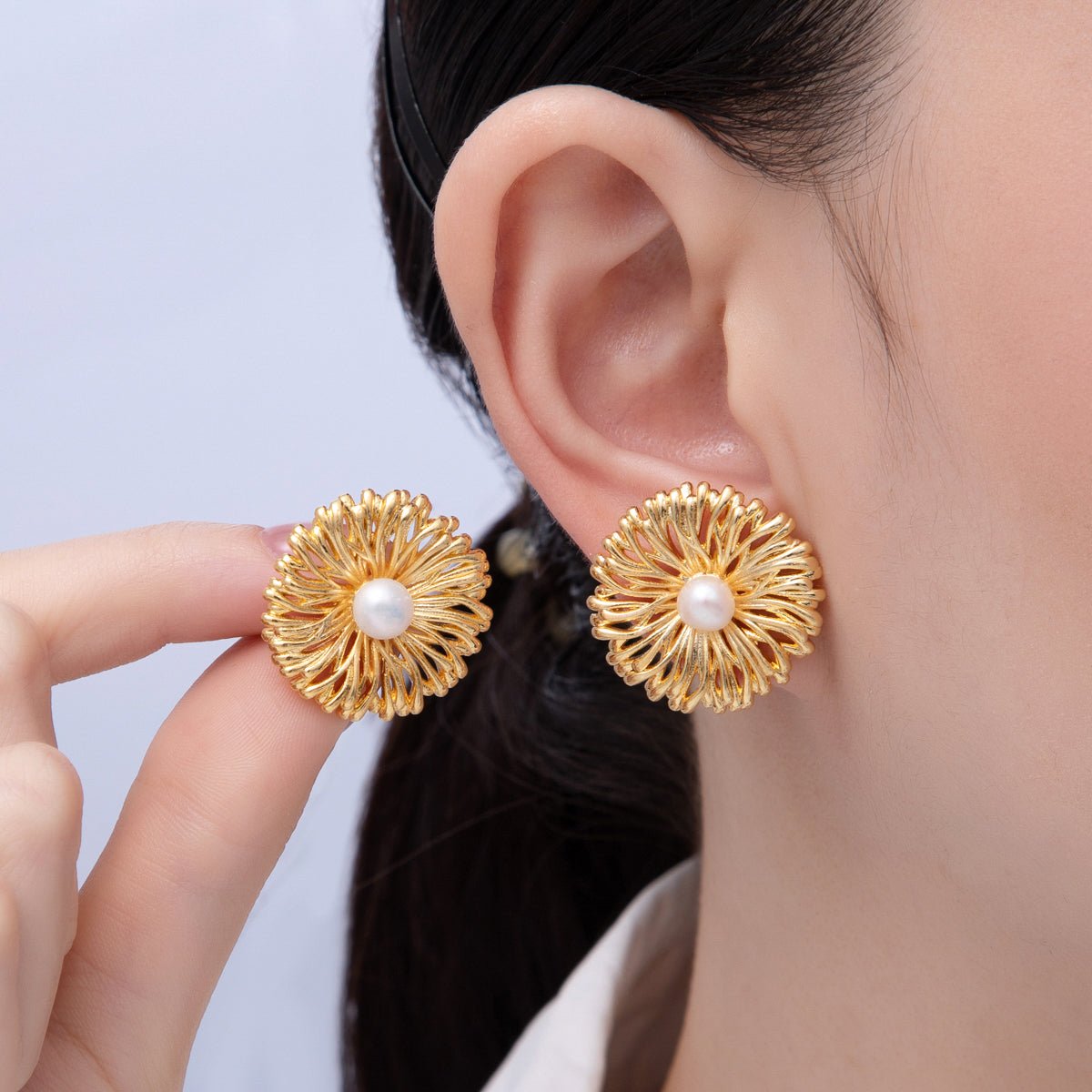18K Gold Filled 25mm Shell Pearl Molten Flower Stud Earrings | AD1687 - DLUXCA