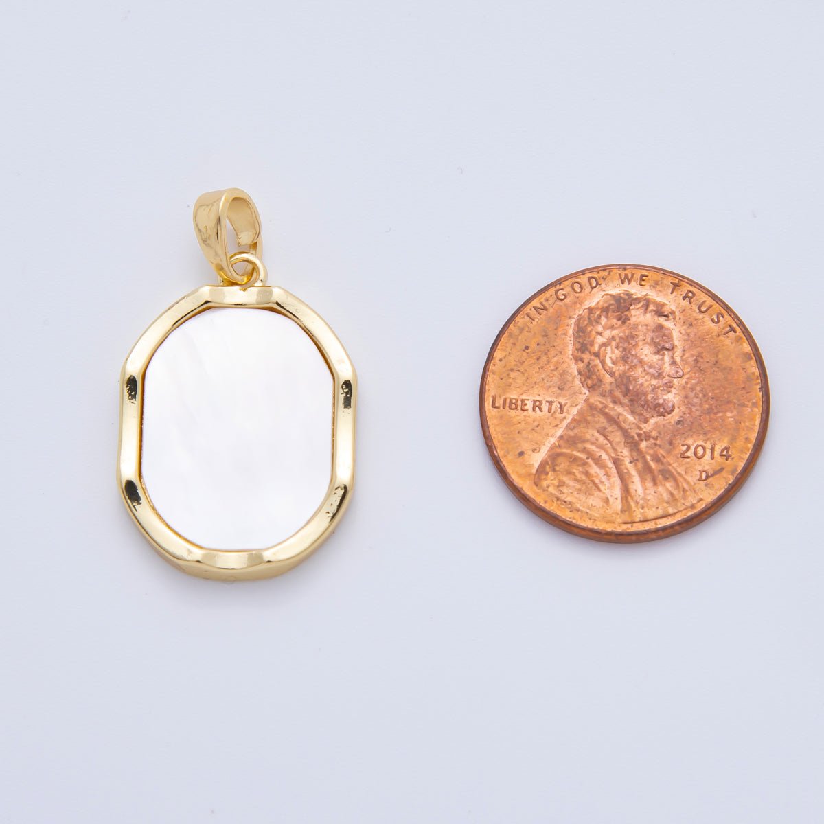 18K Gold Filled 27mm Shell Pearl Oval Tag Mirror - Like Charm | AF1116 - DLUXCA