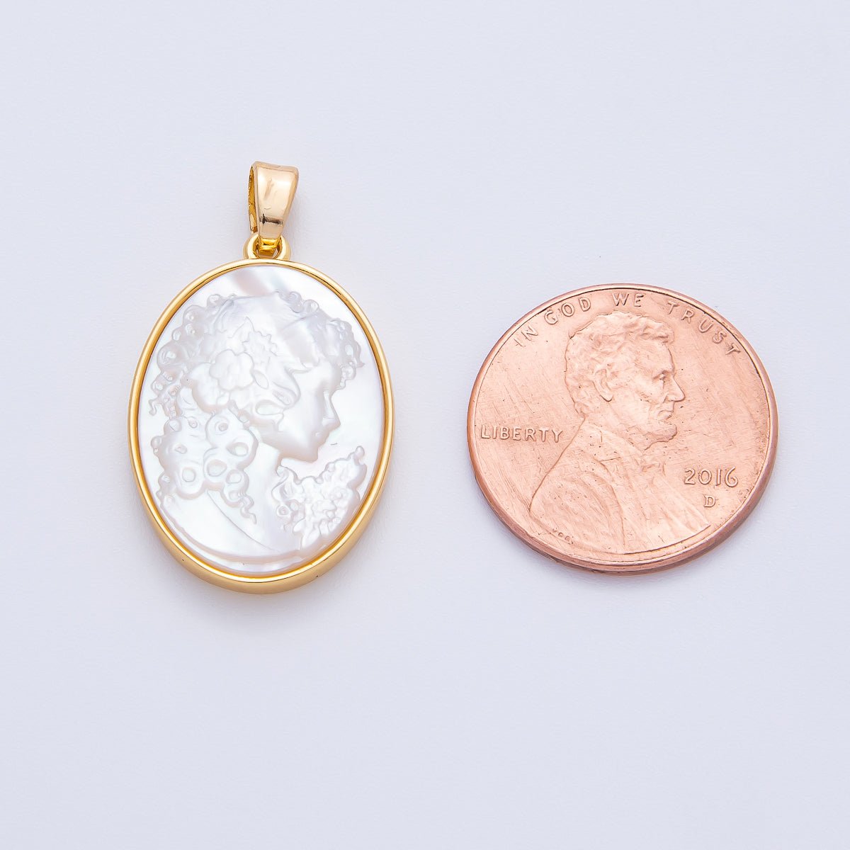 18K Gold Filled 28mm Butterfly Shell Oval Medallion Young Princess Drop Pendant | AF1149 - DLUXCA