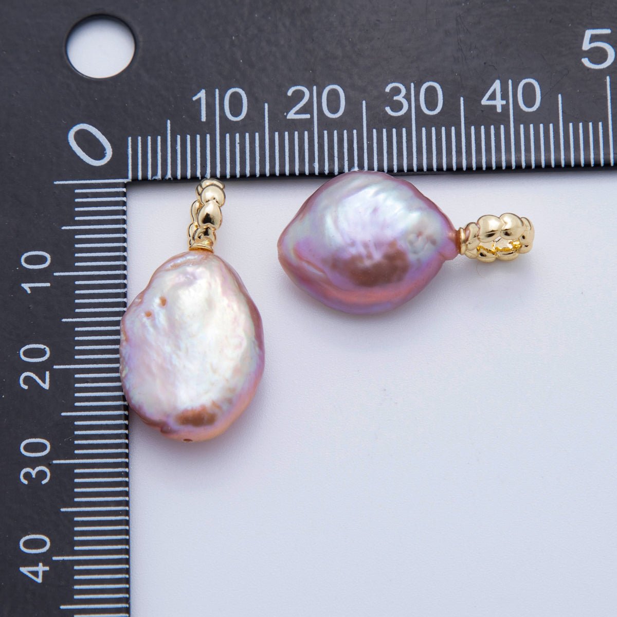 18K Gold Filled 28mm Light Purple Freshwater Pearl Charm | AF620 - DLUXCA