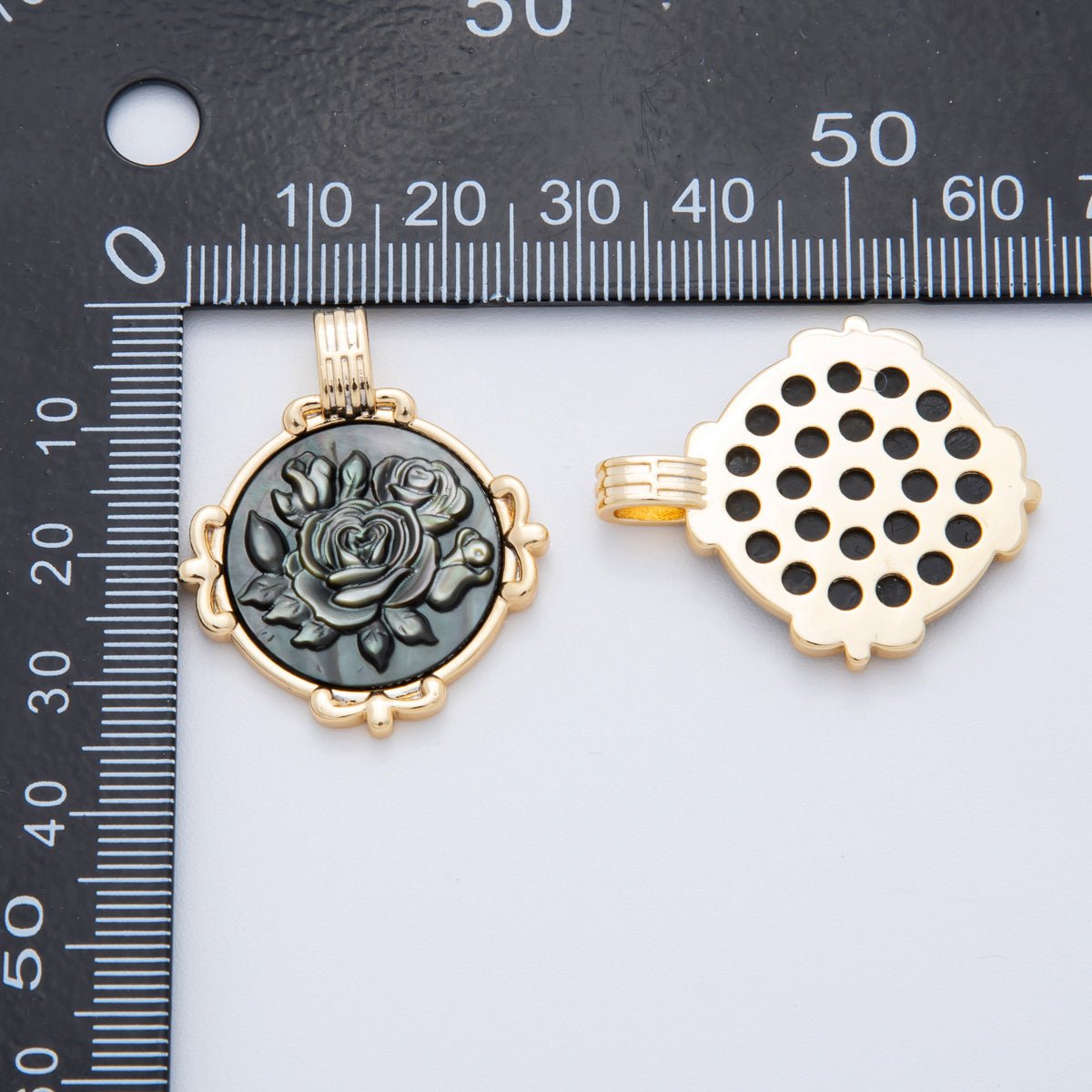 18K Gold Filled 33mm Shell Freshwater Pearl Round Medallion Pendant Charm in Ship / Flower Rose / Silhouette Woman in Shell Pearl or Abalone Pearl | AF829 - DLUXCA