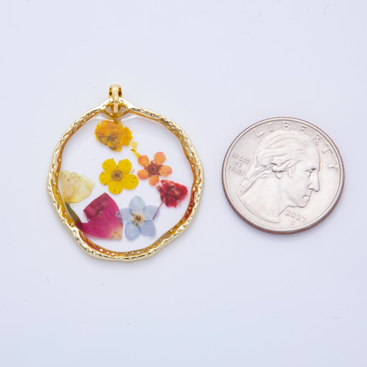 18K Gold Filled 39.5mm Resin Dried Flower Pendant | AH787 - AH792 - DLUXCA
