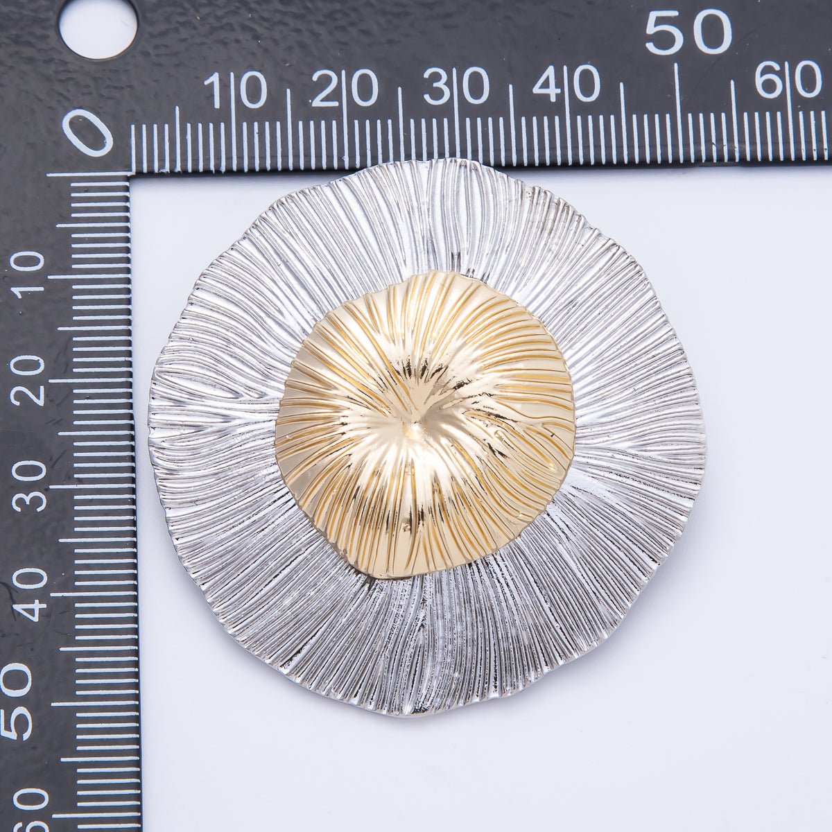 18K Gold Filled 55mm Two - Tone Ribbed Daisy Flower Round Brooch Pin | BH - 024 - DLUXCA