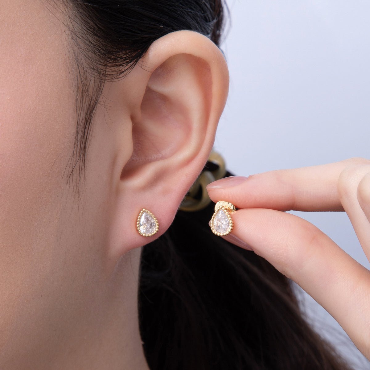 18K Gold Filled 8.7mm Clear CZ Ribbed Teardrop Stud Earrings | AD1628 - DLUXCA