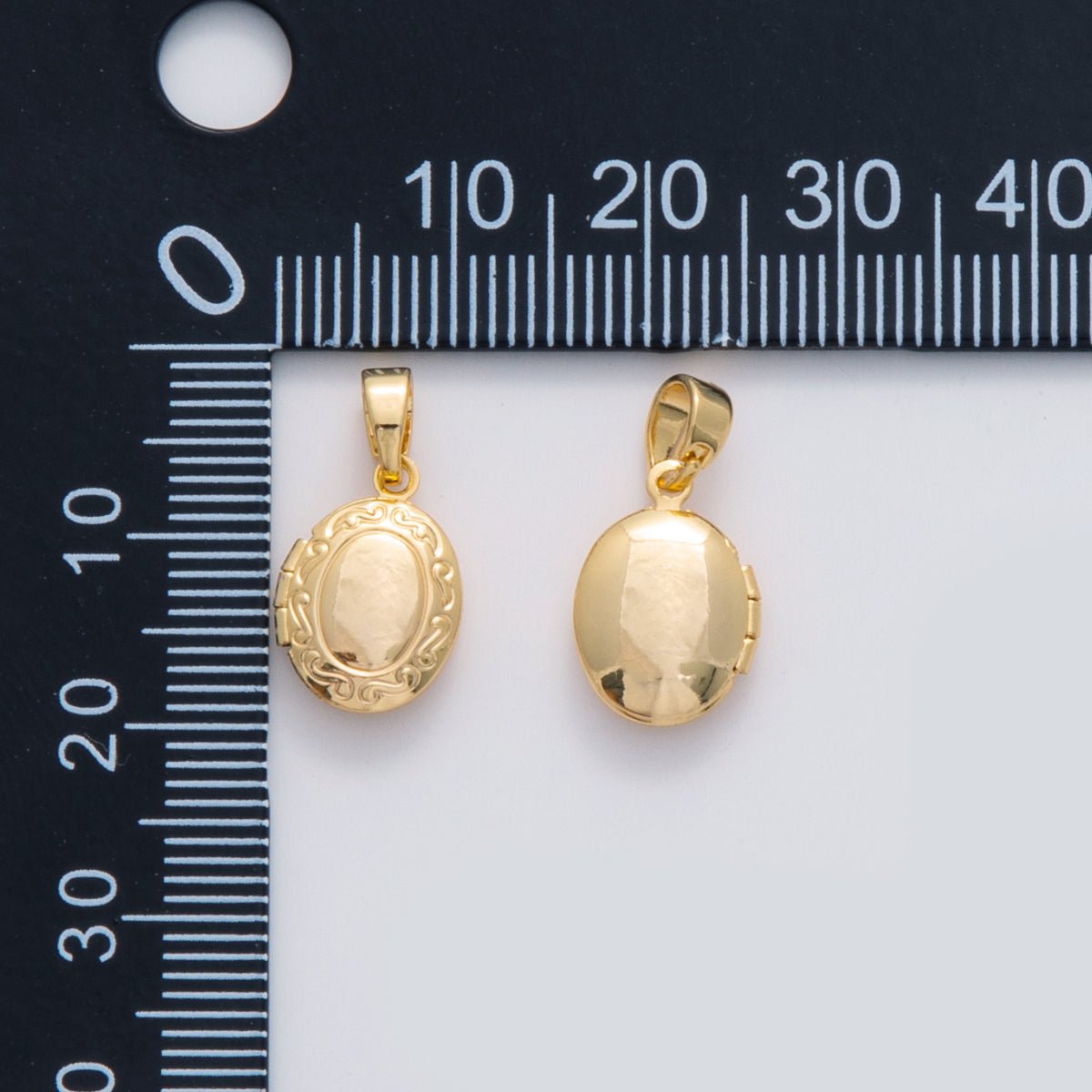 18K Gold Filled Artisan Oval Locket Pendant | AH689 - DLUXCA