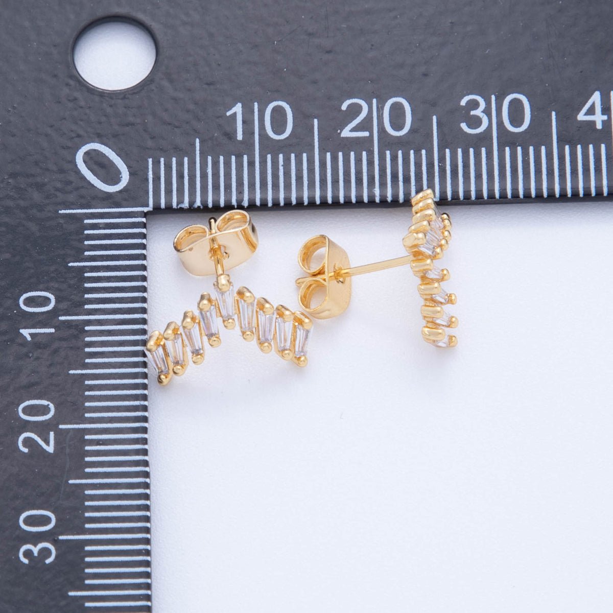 18K Gold Filled Baguette CZ V - Shaped Stud Earrings | AI399 - DLUXCA