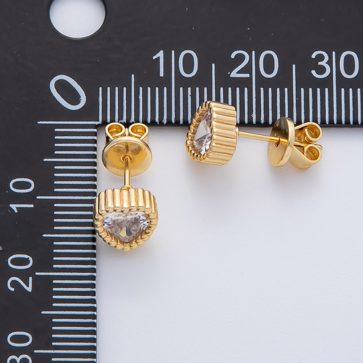 18K Gold Filled Clear CZ Ribbed Bezel Heart Stud Earrings | AD1627 - DLUXCA