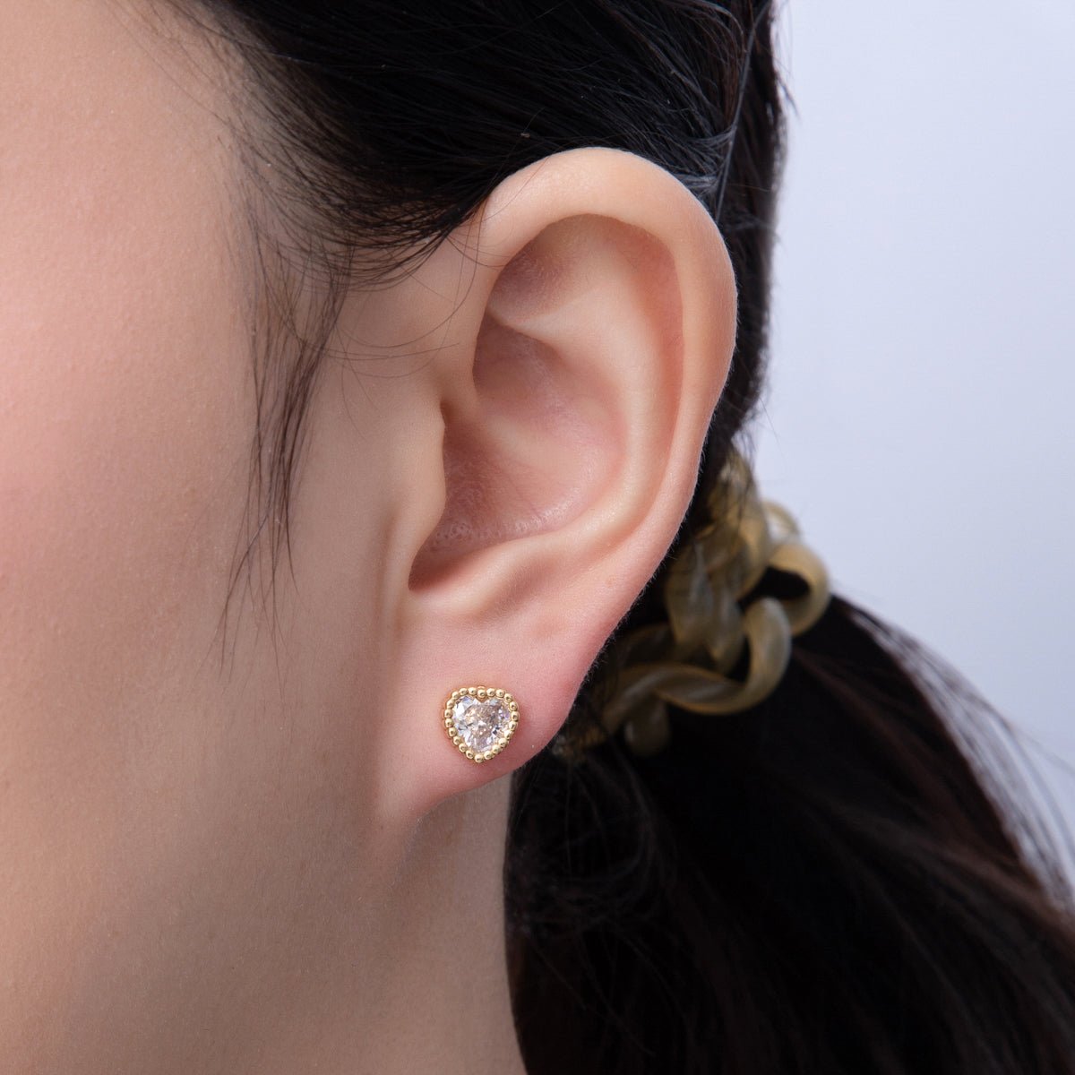 18K Gold Filled Clear CZ Ribbed Bezel Heart Stud Earrings | AD1627 - DLUXCA