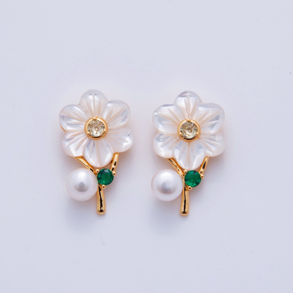 18K Gold Filled CZ Shell Pearl White Flower Pendant | AH714 - DLUXCA