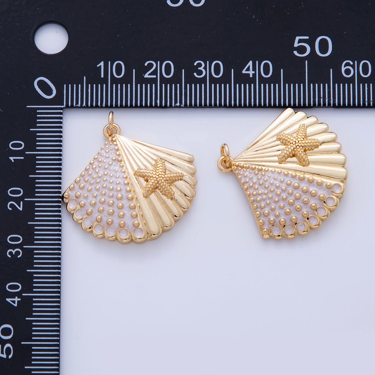 18K Gold Filled Dotted Lined Clam Sea Shell Starfish Charm | AF323 - DLUXCA