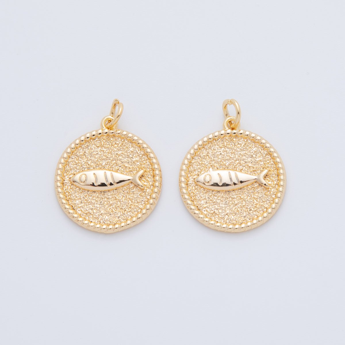 18K Gold Filled Fish Animal Hammered Round Charm | AF801 - DLUXCA