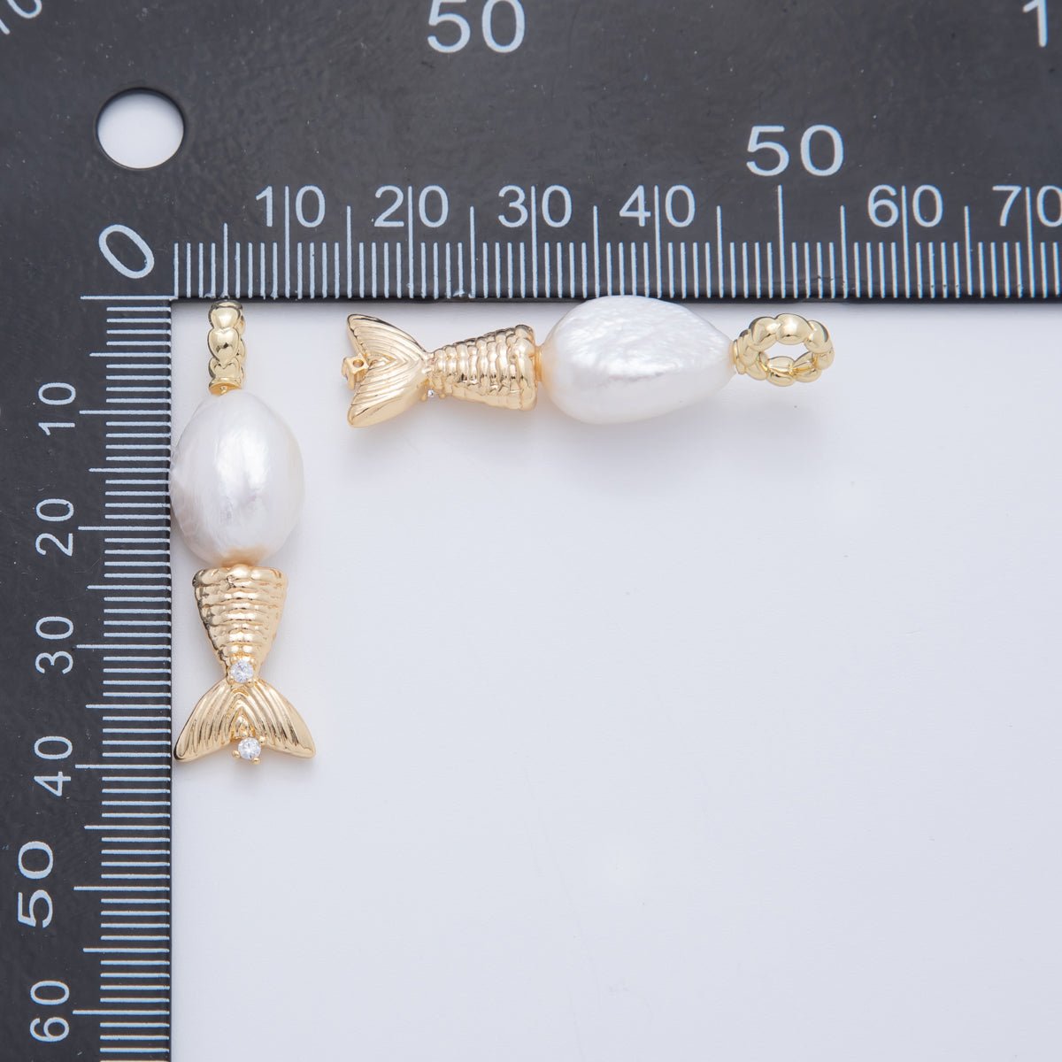 18K Gold Filled Freshwater Pearl Fishtail Charm | AF618 - DLUXCA
