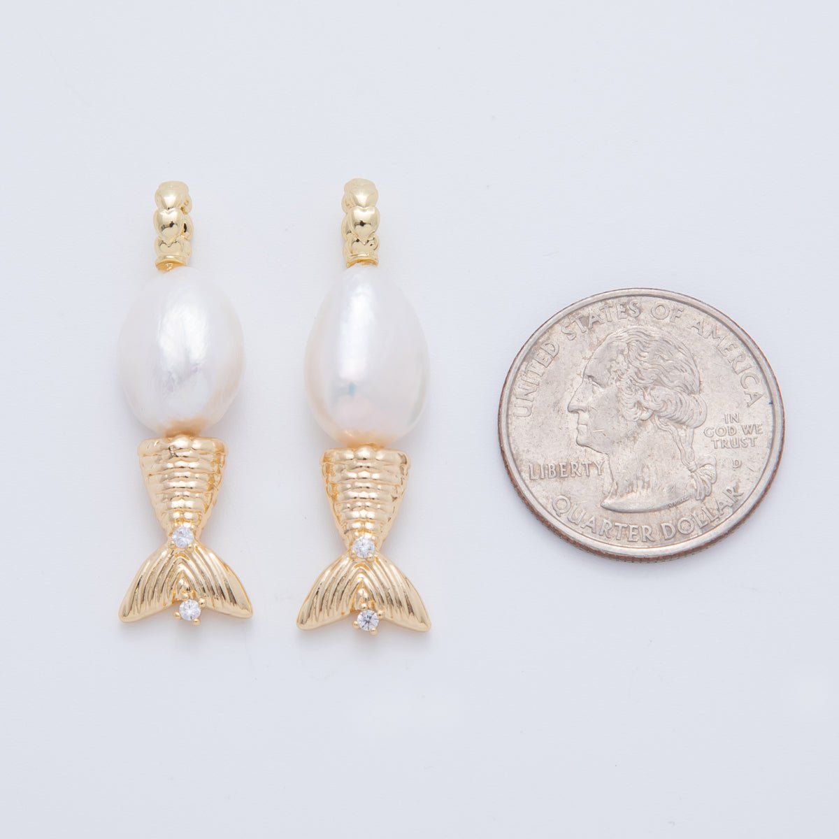 18K Gold Filled Freshwater Pearl Fishtail Charm | AF618 - DLUXCA
