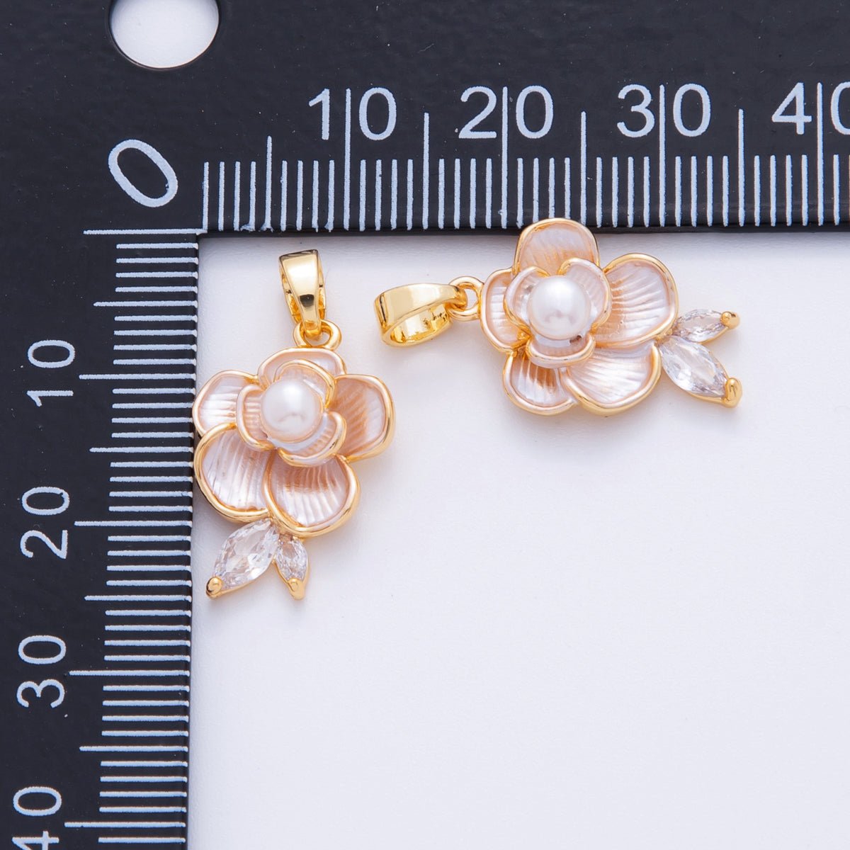 18K Gold Filled Marquise Shell Pearl Flower Pendant | AH712 - DLUXCA