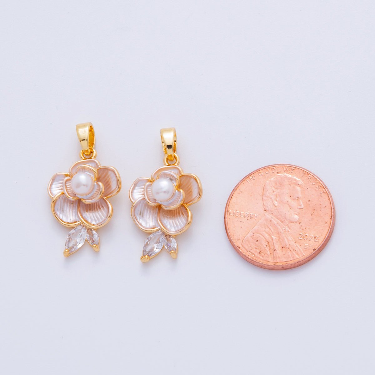 18K Gold Filled Marquise Shell Pearl Flower Pendant | AH712 - DLUXCA